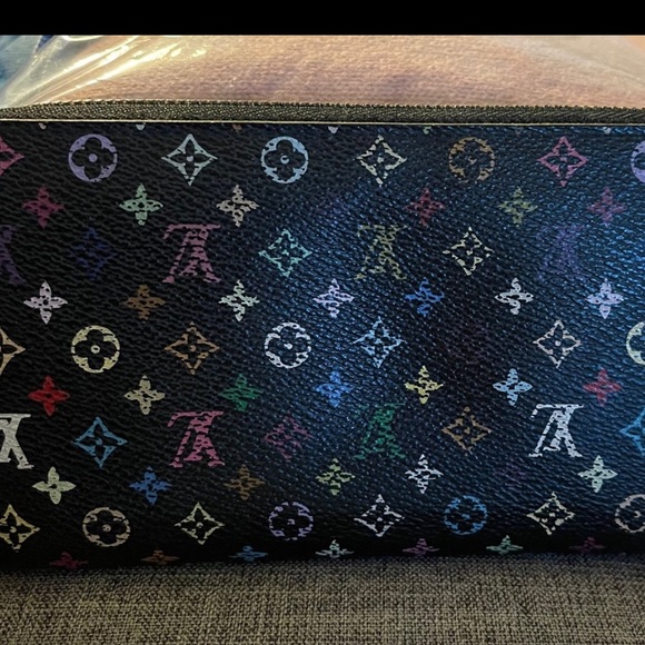 LOUIS VUITTON BLACK MARUKAMI ZIPPY WALLET